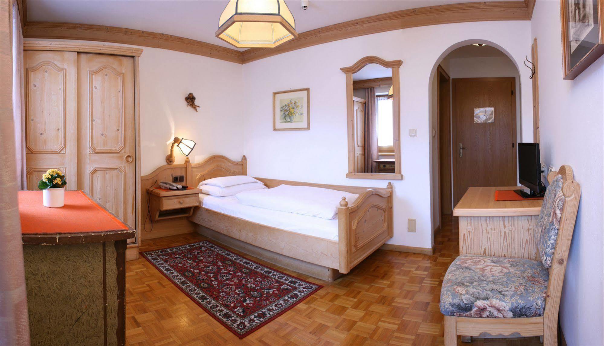 Hotel Dolomiti Madonna Ortisei Extérieur photo